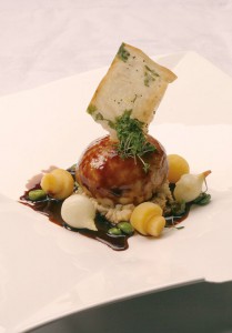 Kipfilet gevuld met geitenkaas gelakt met appelstroop op een ragoût van pastinaak recepten stroop