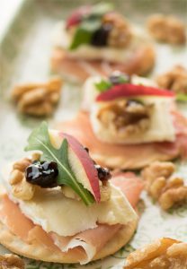Minicracker met ham, brie, walnoten en 100% Appel Fruitstroop
